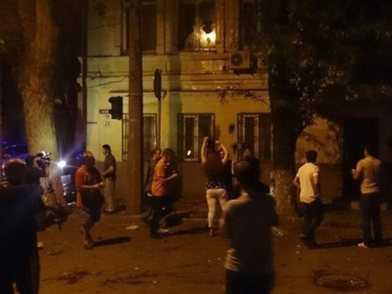 Здание генконсульства Украины в Ростове после нападения