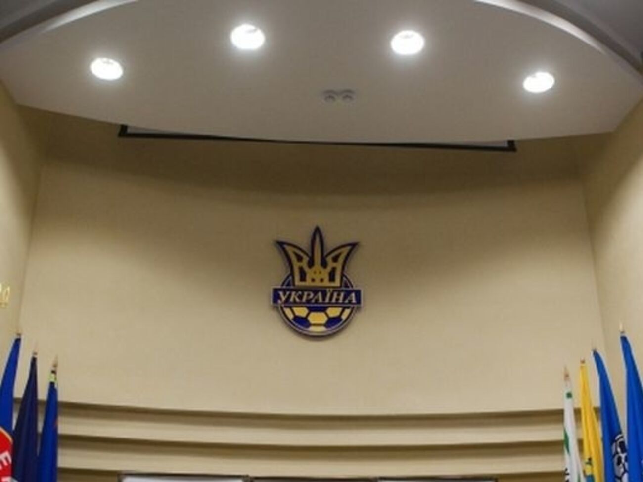 ФФУ оштрафовала клубы Премьер-лиги за невыполнение решений дисциплинарных органов