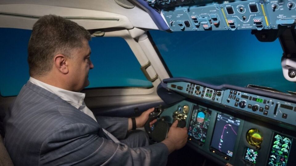 Порошенко надеется, что авиация в Украине получит "новое дыхание"