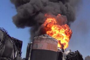 Пожар на нефтебазе под Васильковом продолжается