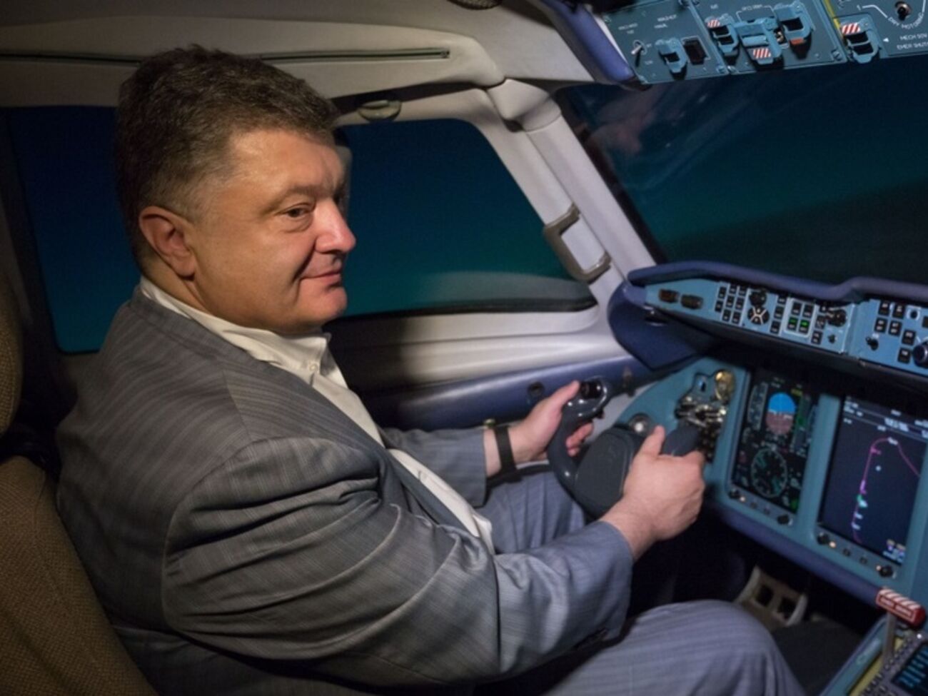 Порошенко планирует принять участиt&nbsp;во Всемирной авиационной выставке Le Bourget