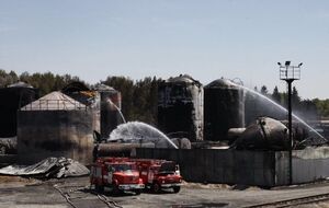 На нефтебазе продолжает гореть одна емкость с горючим