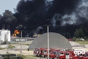 Пожар на нефтебазе начался в понедельник и продолжается до сих пор