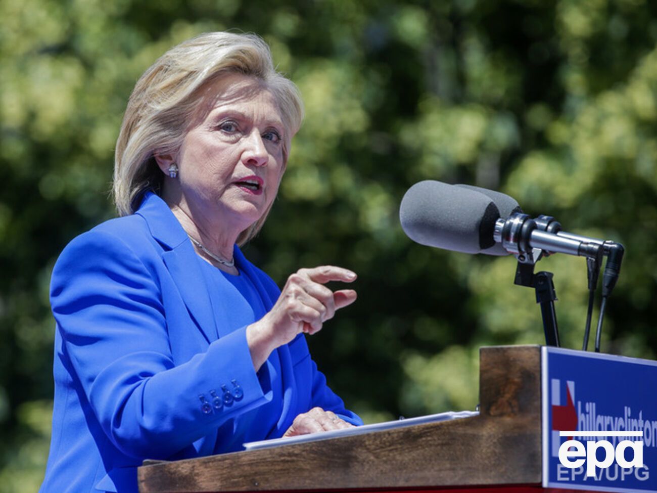 Клинтон назвала Россию угрозой