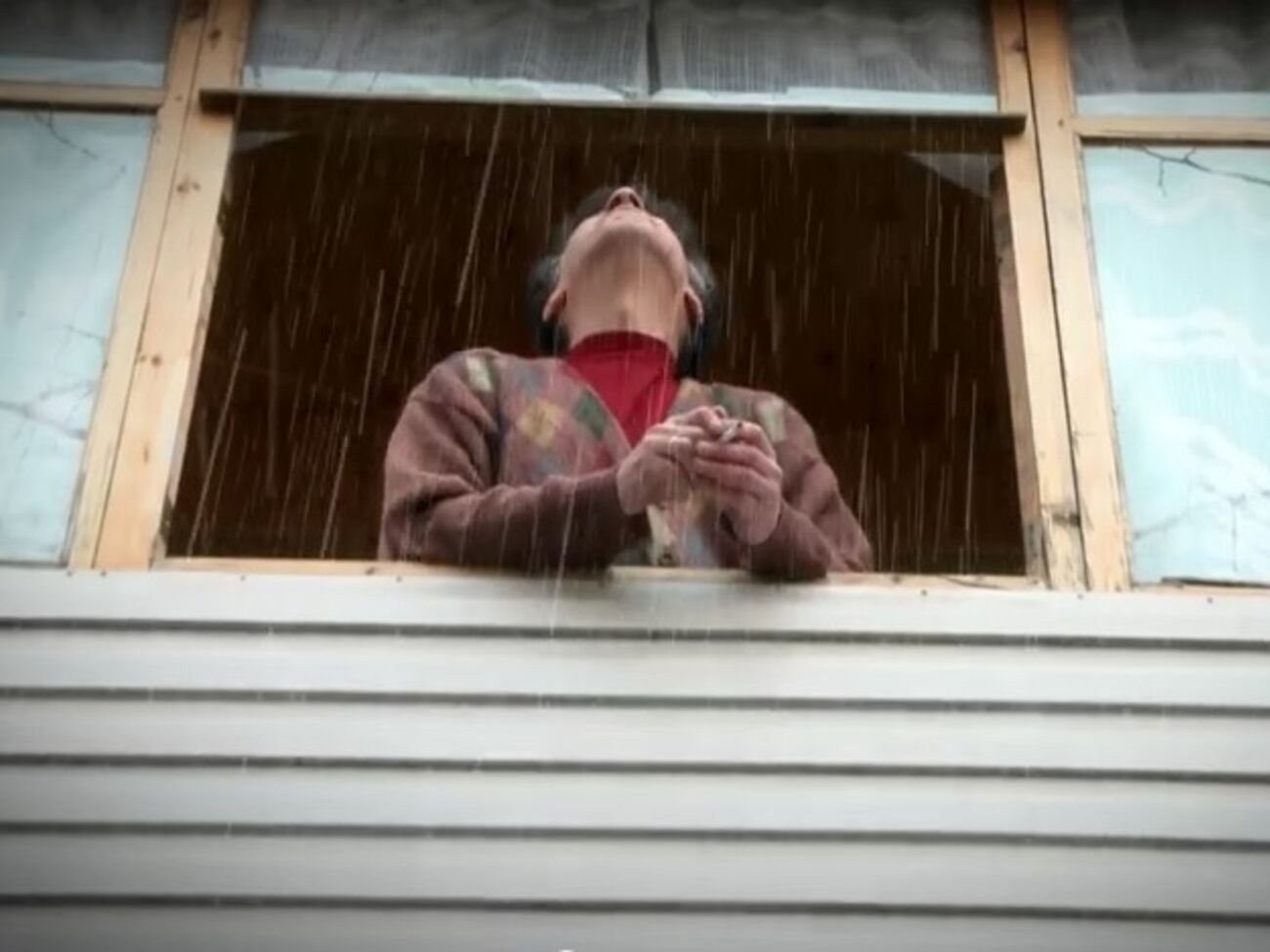 Участники кабаре "Веселый песец" написали песню "Нас сливают". Видео