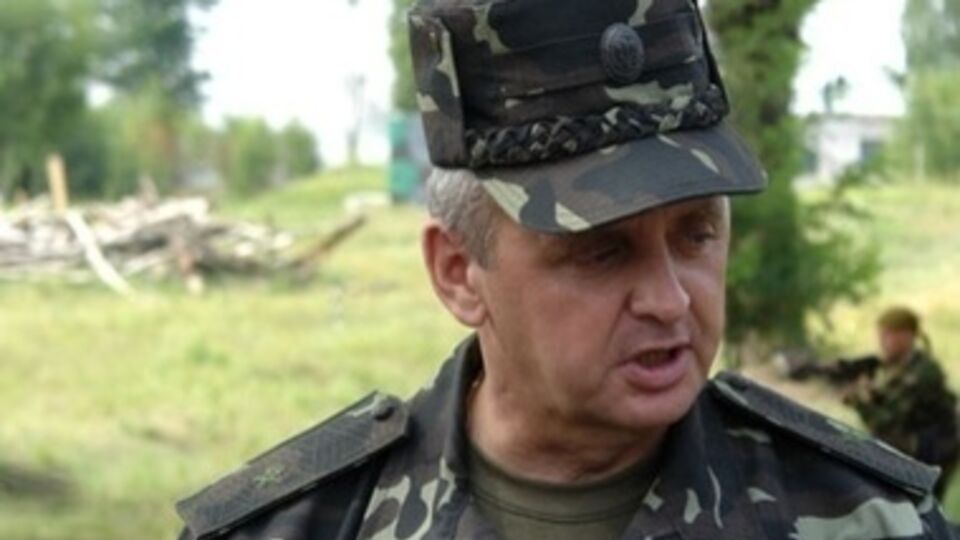 Муженко напомнил, что украинских военных сейчас готовят заграничные специалисты, и войска смогут дать отпор РФ