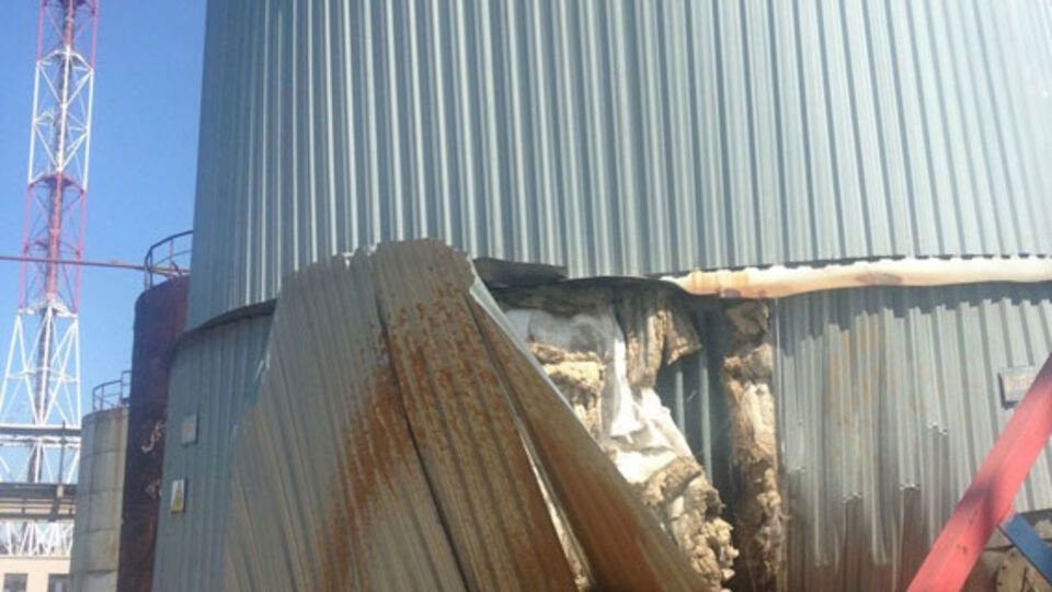 В результате взрыва на Кременчугском НПЗ погиб рабочий-сварщик