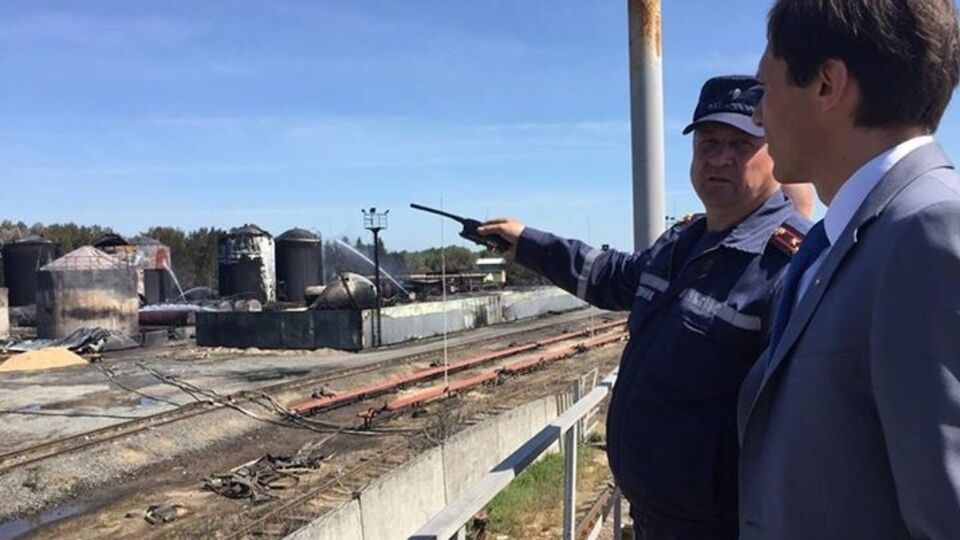 Министр экологии опубликовал фото, подтверждающие его посещение горящей нефтебазы