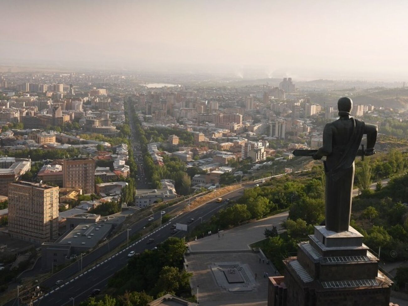 Тело убитого российского военного было найдено возле мемориала "Мать Армения"