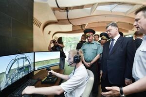 Порошенко посетил выставку вооружения