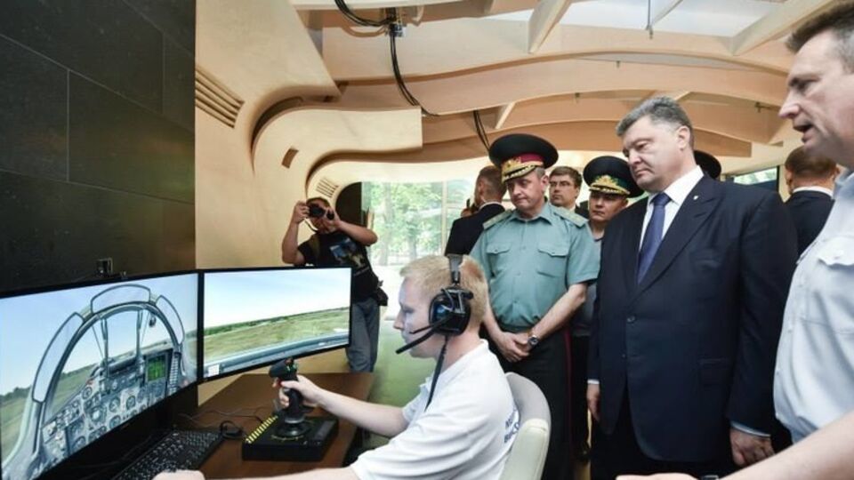 Порошенко посетил выставку вооружения