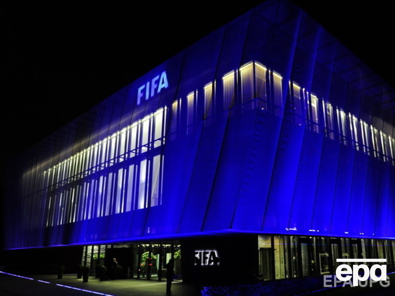 Спонсоры и организации отказываются от сотрудничества с ФИФА