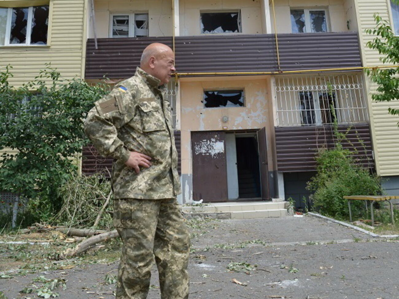 Москаль: Взрывной волной вынесло окна в одном из подъездов здания, где живут работники тубдиспансера