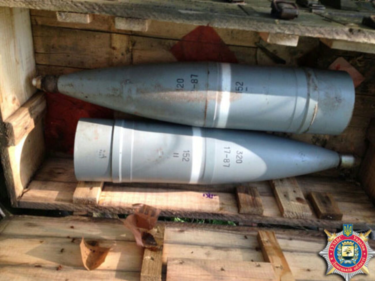 В Донецкой области обнаружили 20 ящиков боеприпасов. Фоторепортаж