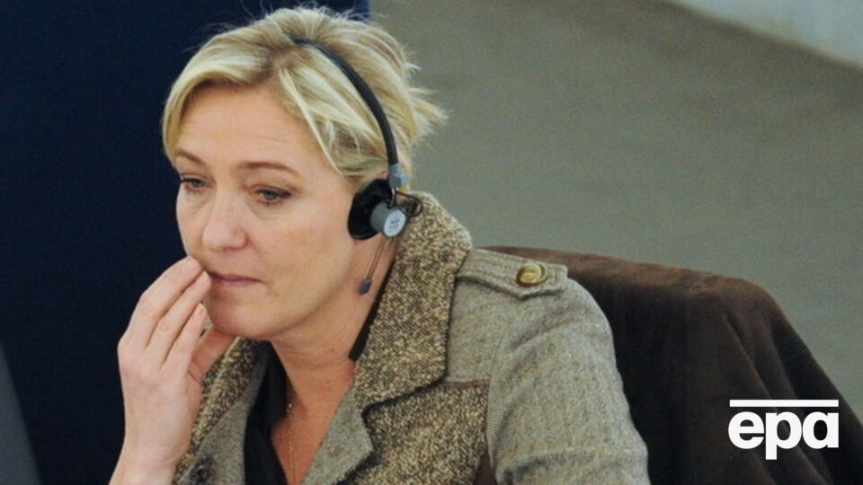 Возглавила группу сторонница кремлевской политики Ле Пен