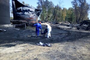 Пожар на нефтебазе под Киевом продолжается больше недели