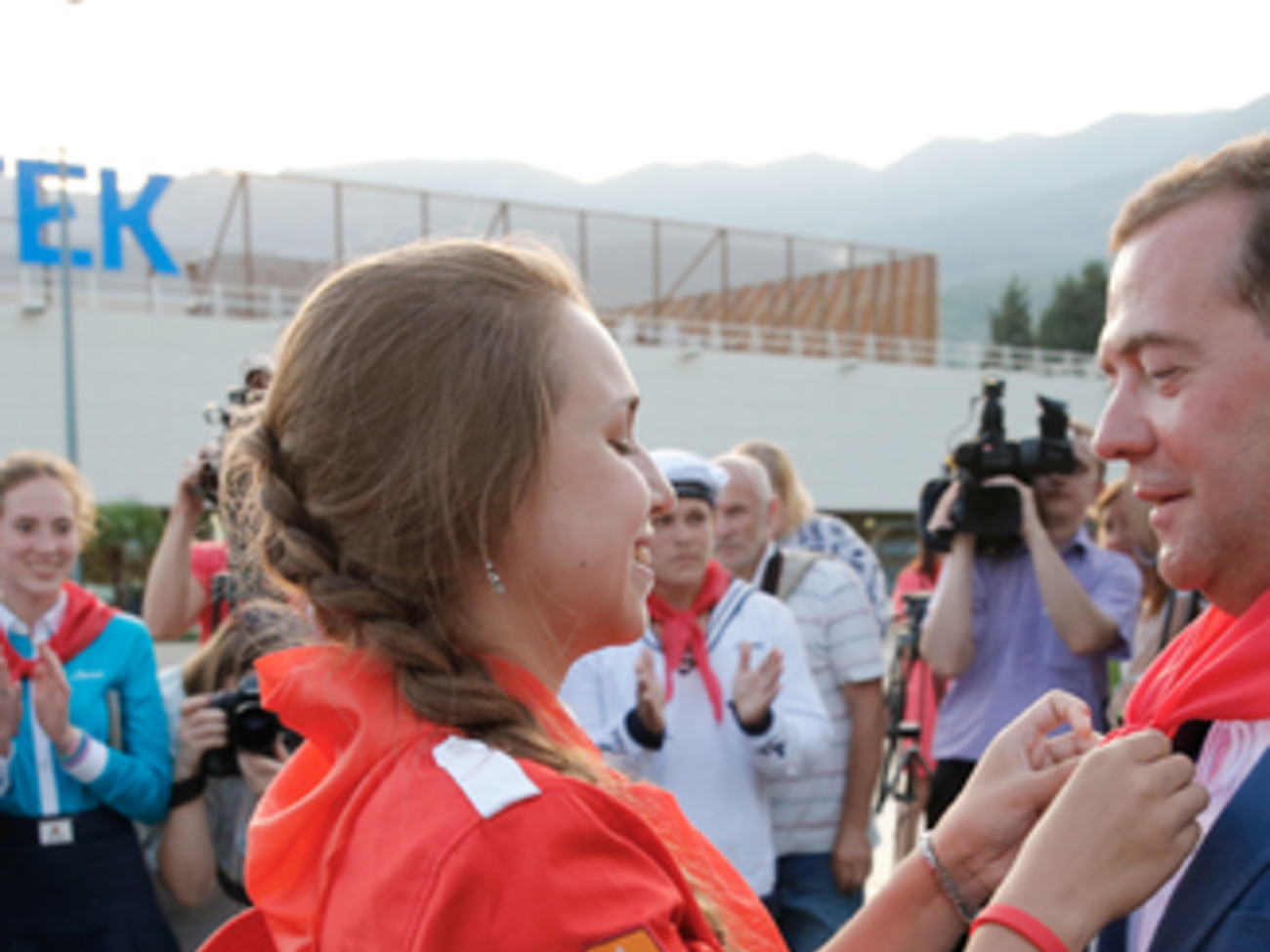 Медведев обзавелся новым аксессуаром