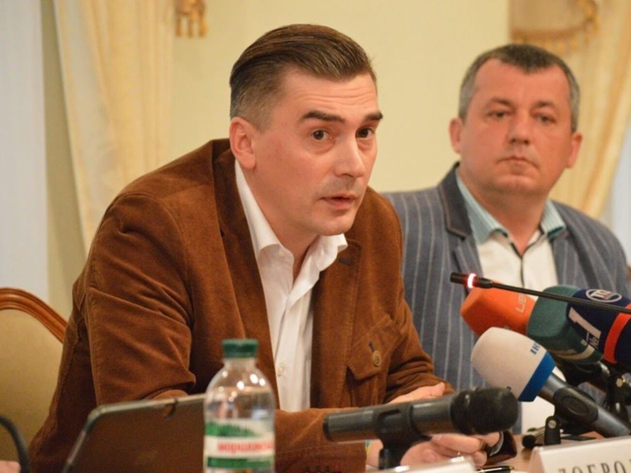 Дмитрий Добродомов (слева) создает собственный политический проект