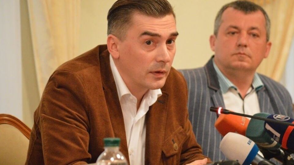 Дмитрий Добродомов (слева) создает собственный политический проект