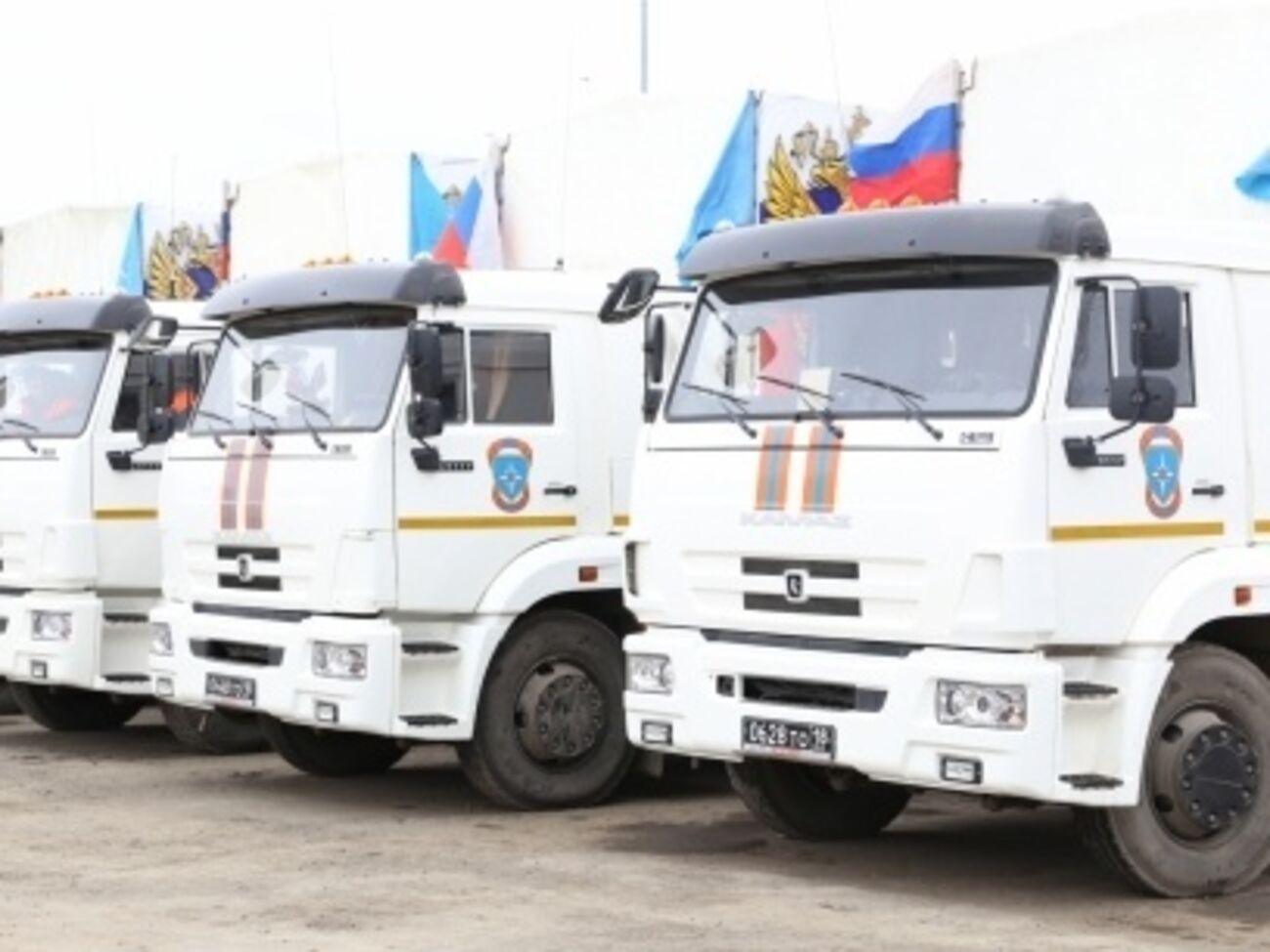 Российская сторона утверждает, что в грузовиках в основном продукты питания и предметы первой необходимости