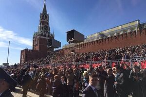 Соцопрос: Парад на Красной площади 9 мая запомнился 48% россиян, а убийство Бориса Немцова – 10%