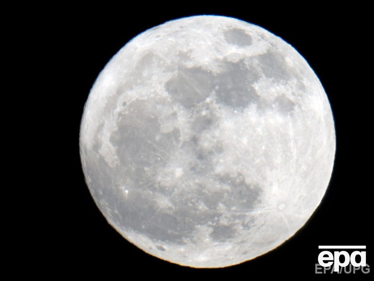 Ученые продолжают исследовать Луну