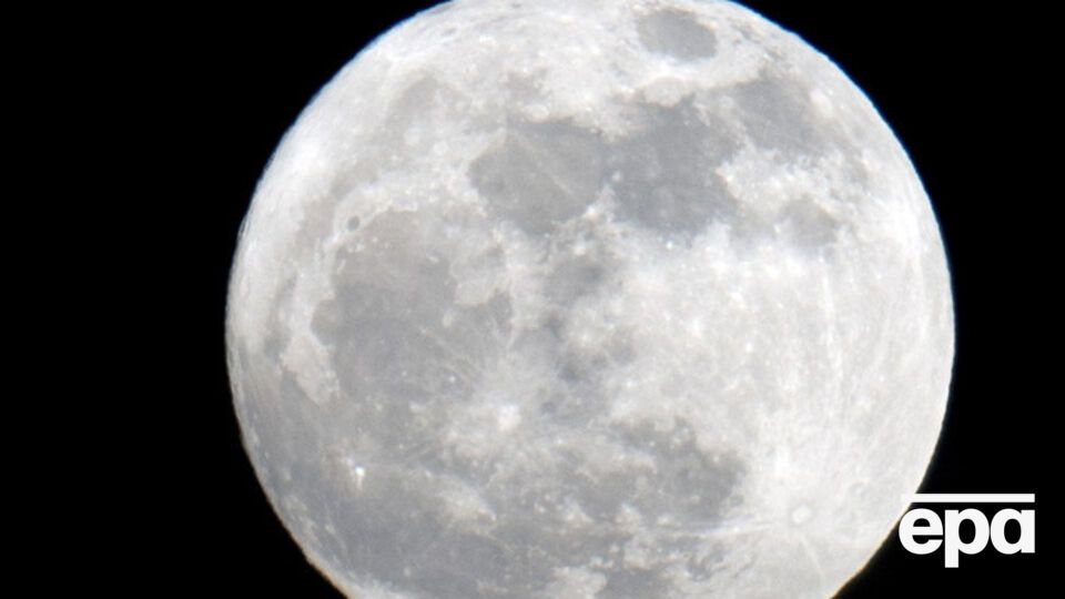 Ученые продолжают исследовать Луну