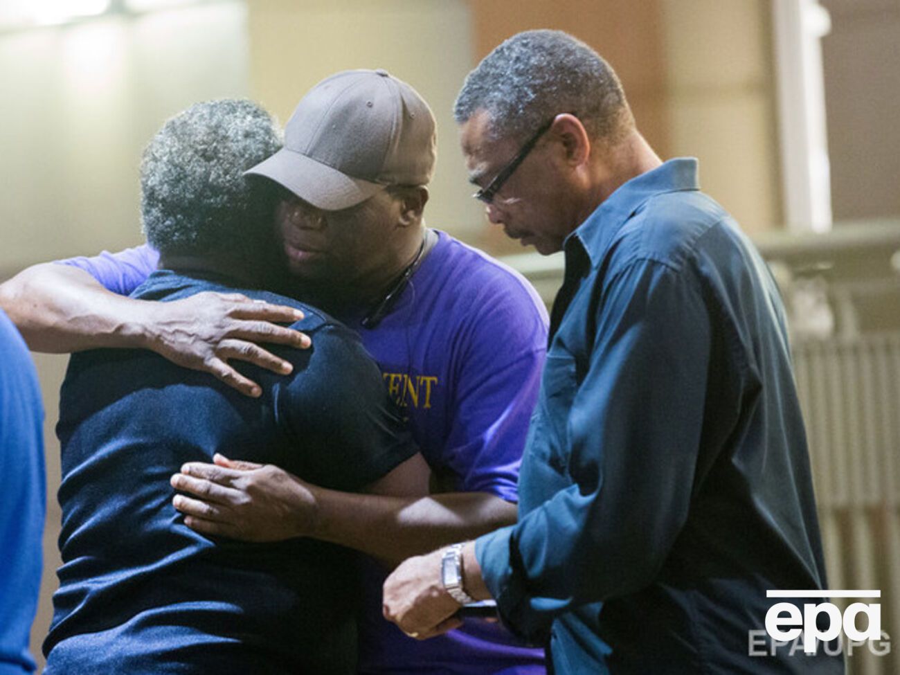 Белый мужчина открыл огонь в церкви афроамериканцев