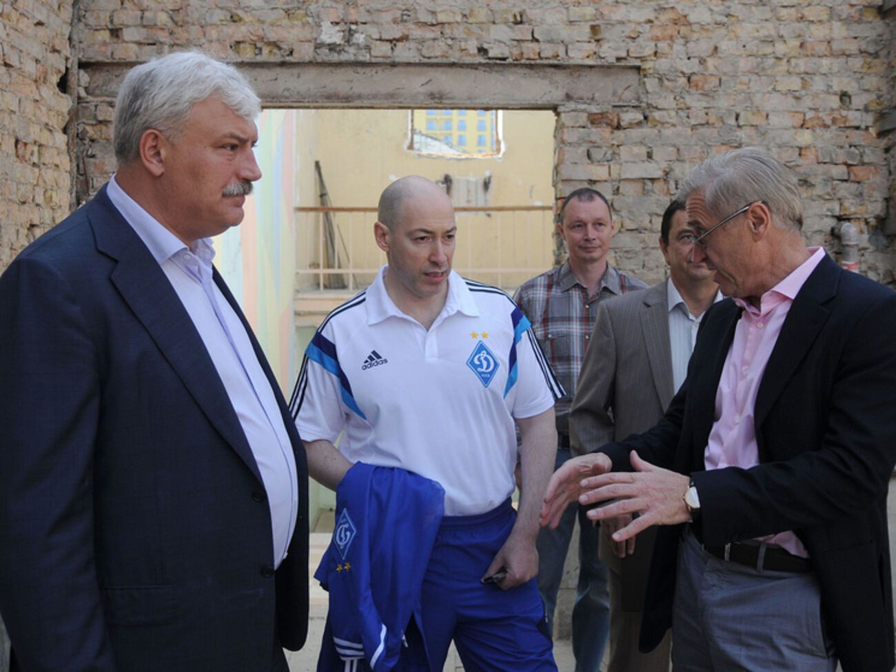 Строители уже&nbsp;укрепили фундамент, стены, конструкции кровли кинотеатра "Жовтень" и готовятся к замене инженерных коммуникаций