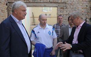 Строители уже укрепили фундамент, стены, конструкции кровли кинотеатра "Жовтень" и готовятся к замене инженерных коммуникаций