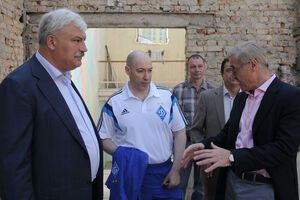 Строители уже укрепили фундамент, стены, конструкции кровли кинотеатра "Жовтень" и готовятся к замене инженерных коммуникаций