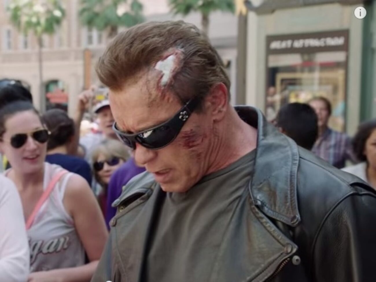 Шварценеггер в образе Терминатора напугал своих поклонников в музее восковых фигур. Видео