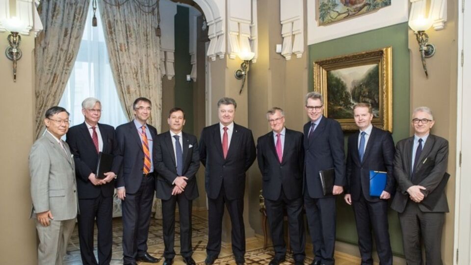 Порошенко поблагодарил Великобританию, Италию, Канаду, Германию, США, Францию, Японию и ЕС за единство и постоянную солидарность с Украиной на пути к миру и реформам