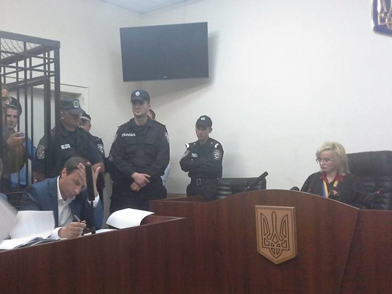 Суд оставил Медведько под стражей
