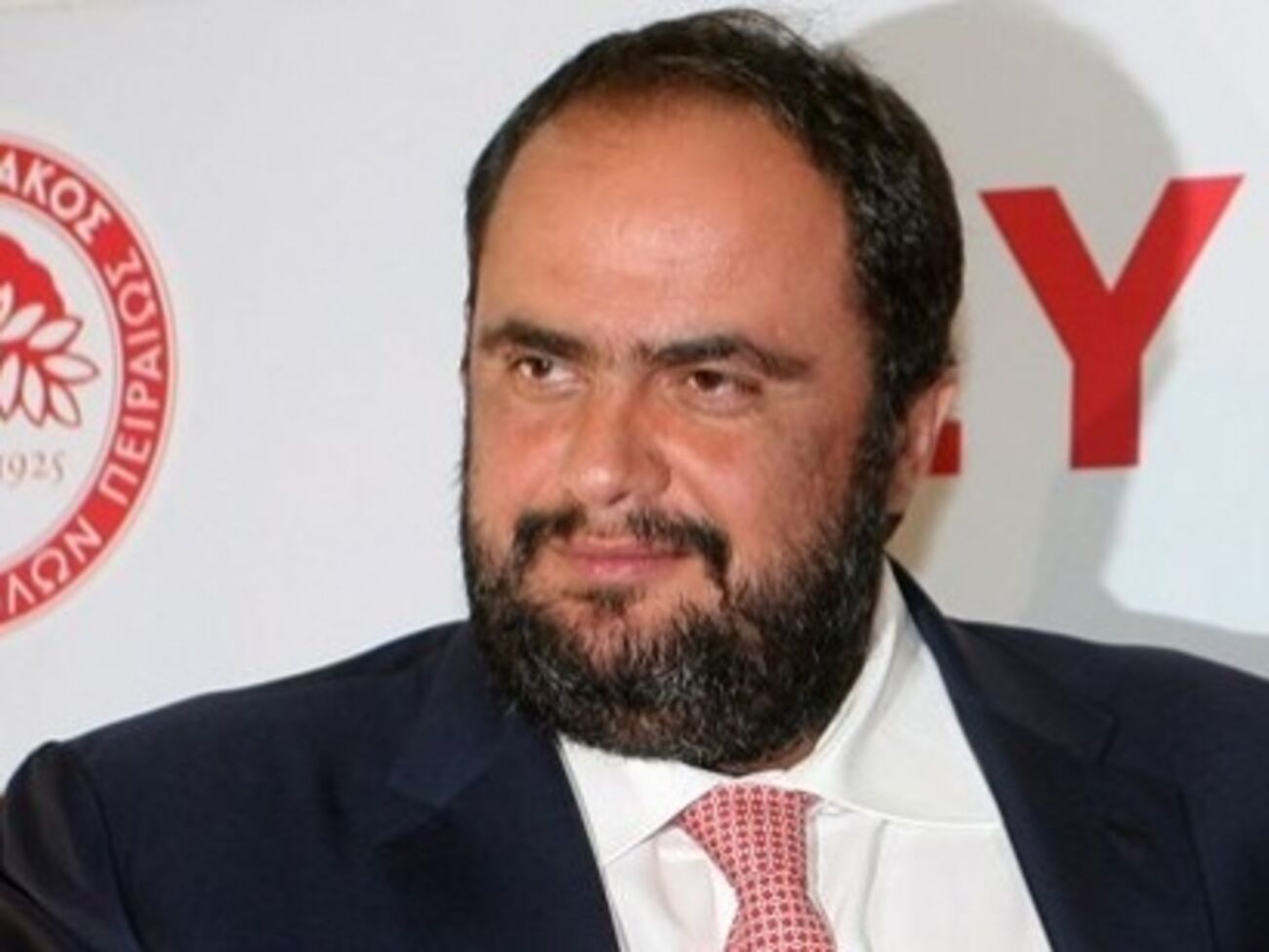 Президента "Олимпиакоса" подозревают в организации договорных матчей