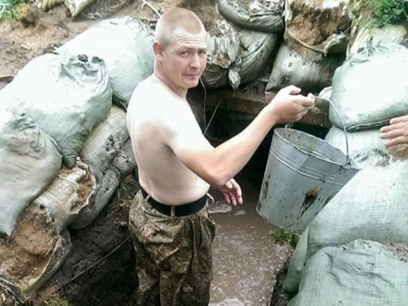 СМИ: Украинским военным приходится сушить даже оружие и средства защиты