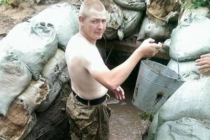 СМИ: Украинским военным приходится сушить даже оружие и средства защиты