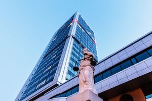 По какой причине проводится обыск, неизвестно