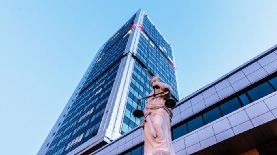 По какой причине проводится обыск, неизвестно