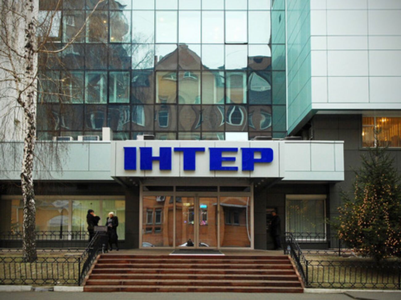 На "Интере" заявили, что их пытаются захватить рейдеры