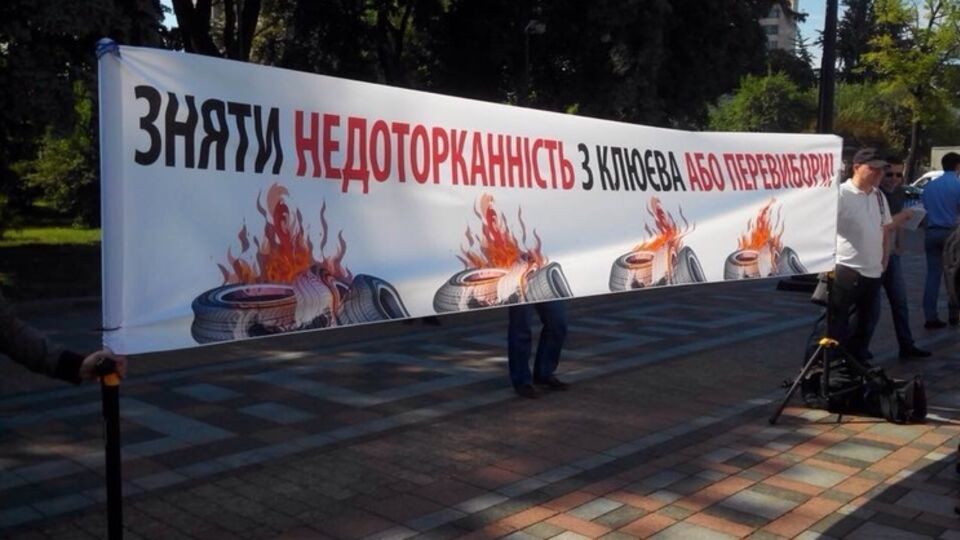 Порошенко: После снятия неприкосновенности прекратятся дискуссии о том, что преступники идут в парламент, чтобы избежать ответственности