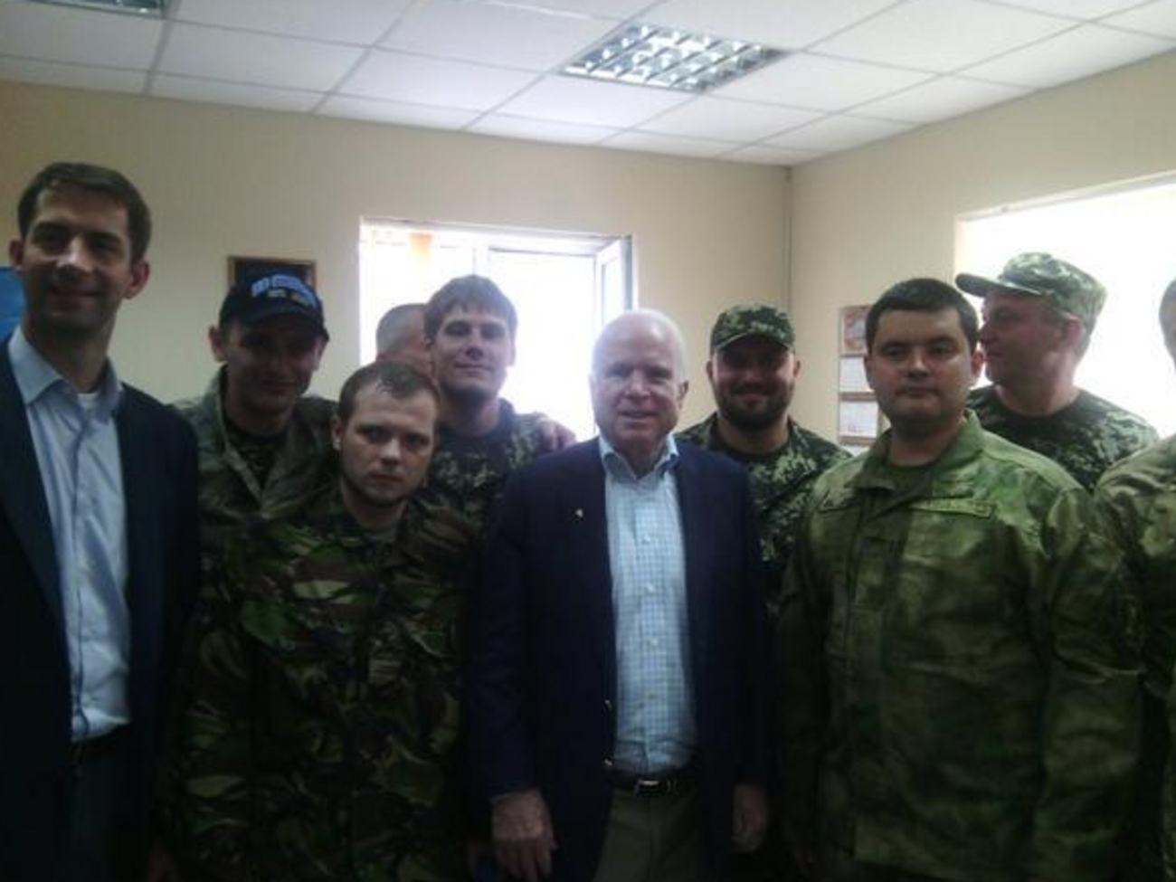 Джон Маккейн на встрече с бойцами батальона "Днепр-1"