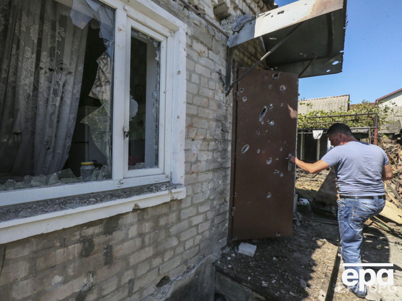 Между Марьинкой и Донецком на растяжке подорвались мирные жители