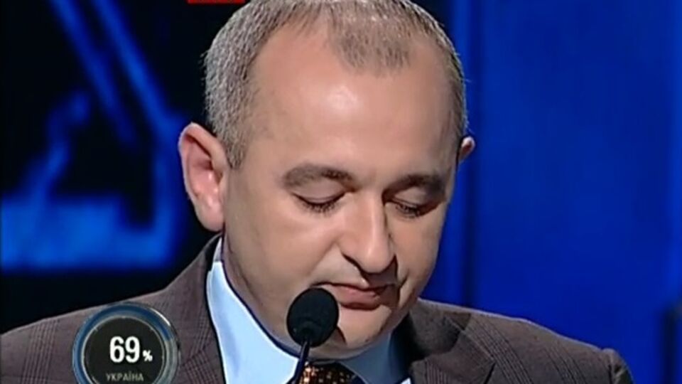 Матиос: Задержанных мужчин пытали при помощи предмета, похожего на электрогенератор