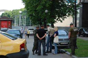 Российских журналистов задержали в центре Киева