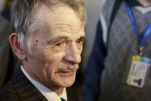 Мустафа Джемилев: Все эти действия в аэропорту – "заказ" хозяев Кыргызыстана, которые известно, где находятся