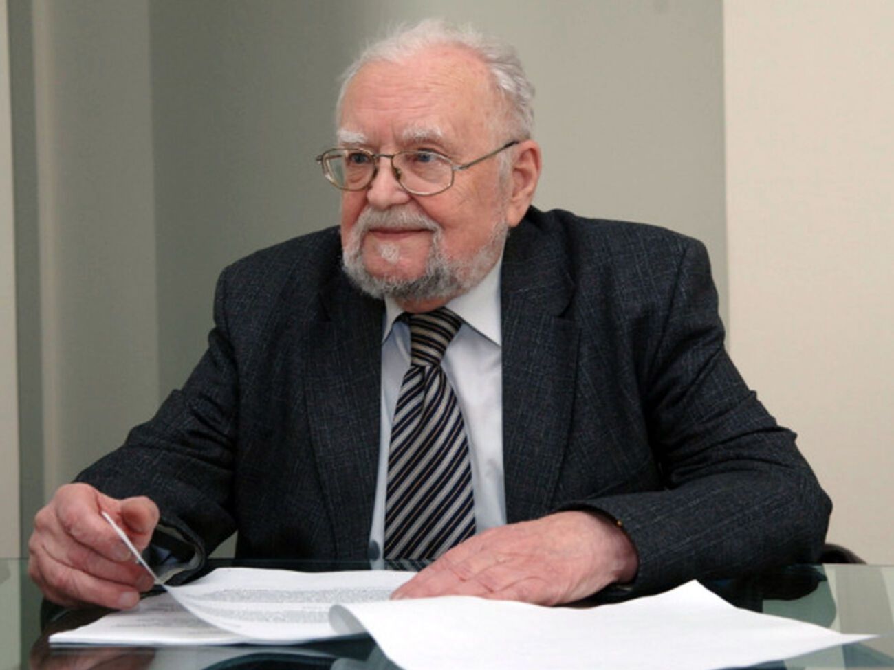 Попович не сторонник эмиграции