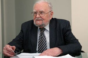 Попович не сторонник эмиграции