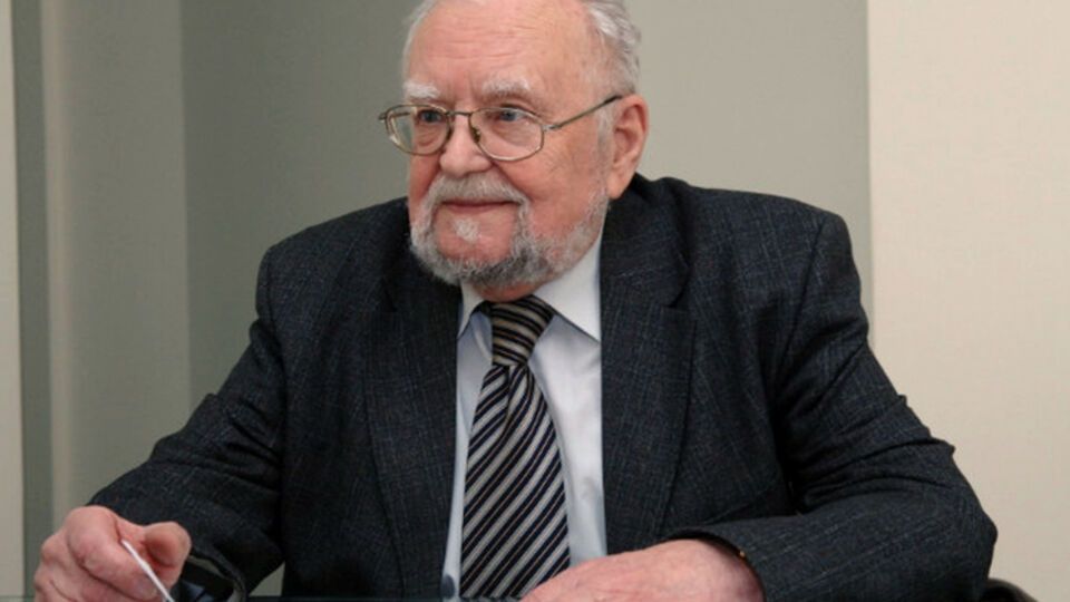 Попович не сторонник эмиграции