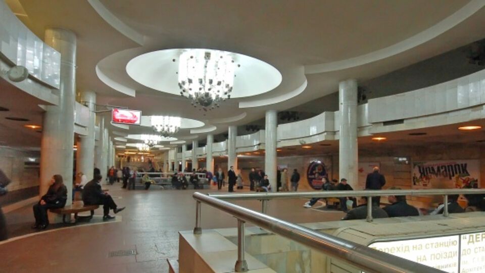 Пассажиров со станции метро "Университет" эвакуировали